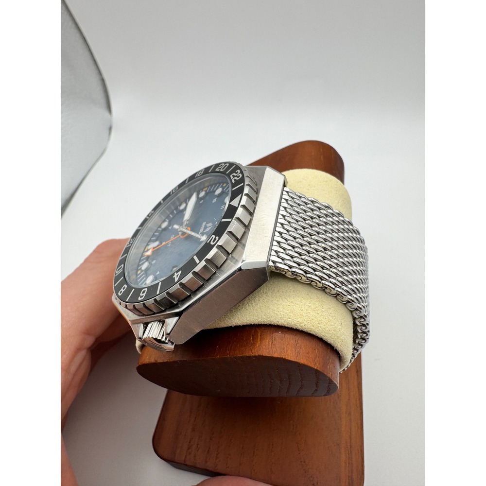 Shield GMT Stainless Steel Blue Dial Swiss Quartz GMT Watch Mesh Bracelet - Picture 4 of 7